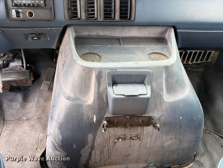 image for item YA3700 1994 Dodge Ram Wagon 350 van