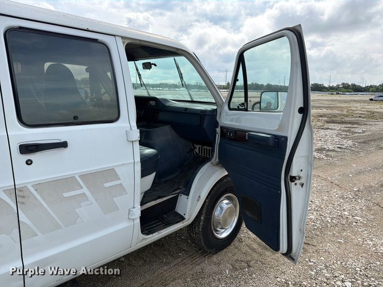 image for item YA3700 1994 Dodge Ram Wagon 350 van