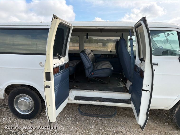 image for item YA3700 1994 Dodge Ram Wagon 350 van