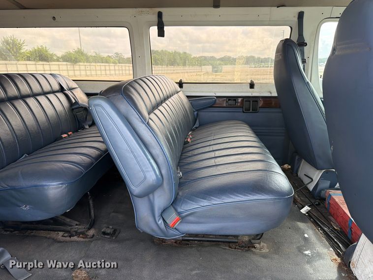 image for item YA3700 1994 Dodge Ram Wagon 350 van