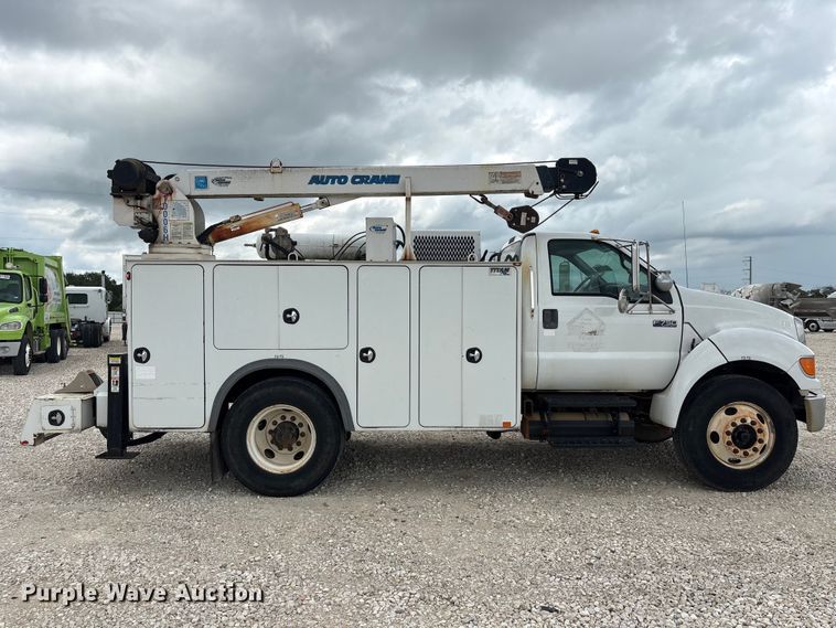 image for item YA3701 2009 Ford F750 utility / service truck