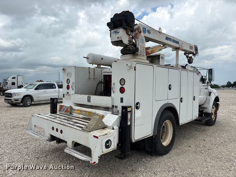 image for item YA3701 2009 Ford F750 utility / service truck