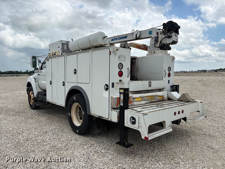 image for item YA3701 2009 Ford F750 utility / service truck