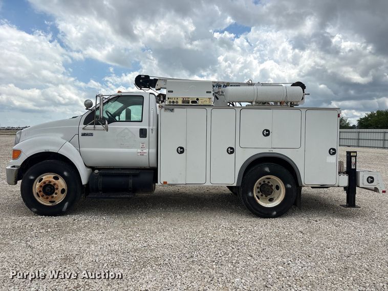 image for item YA3701 2009 Ford F750 utility / service truck