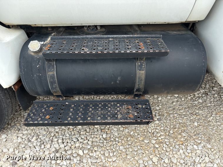 image for item YA3701 2009 Ford F750 utility / service truck