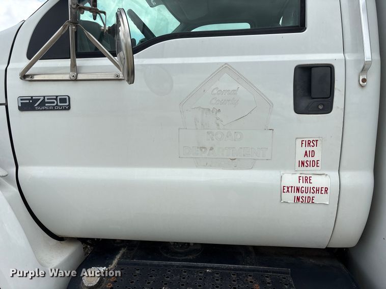 image for item YA3701 2009 Ford F750 utility / service truck