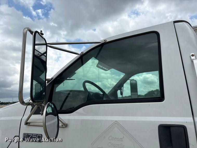 image for item YA3701 2009 Ford F750 utility / service truck