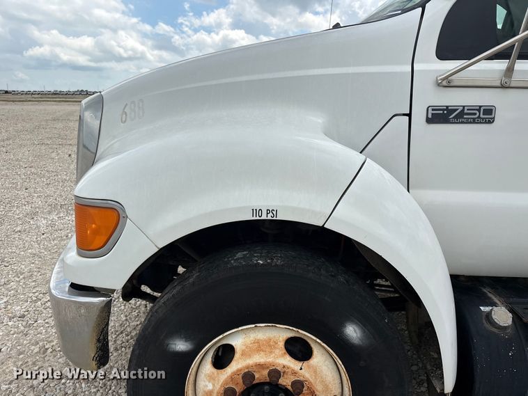 image for item YA3701 2009 Ford F750 utility / service truck