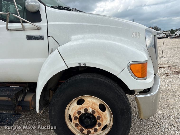 image for item YA3701 2009 Ford F750 utility / service truck