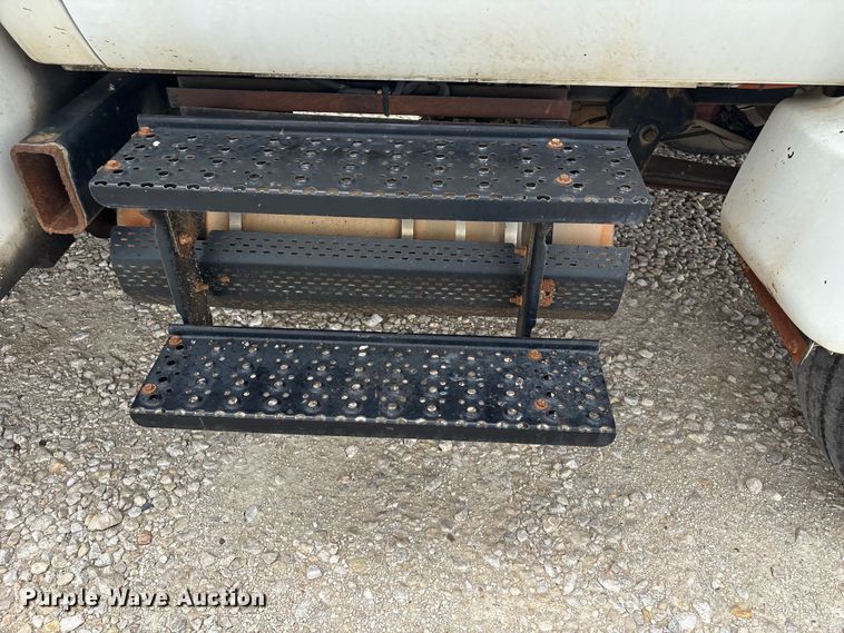 image for item YA3701 2009 Ford F750 utility / service truck