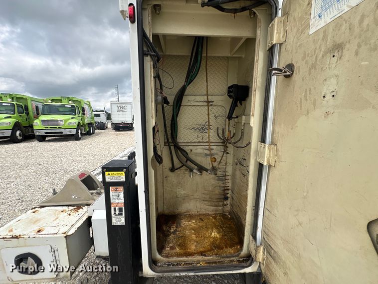 image for item YA3701 2009 Ford F750 utility / service truck