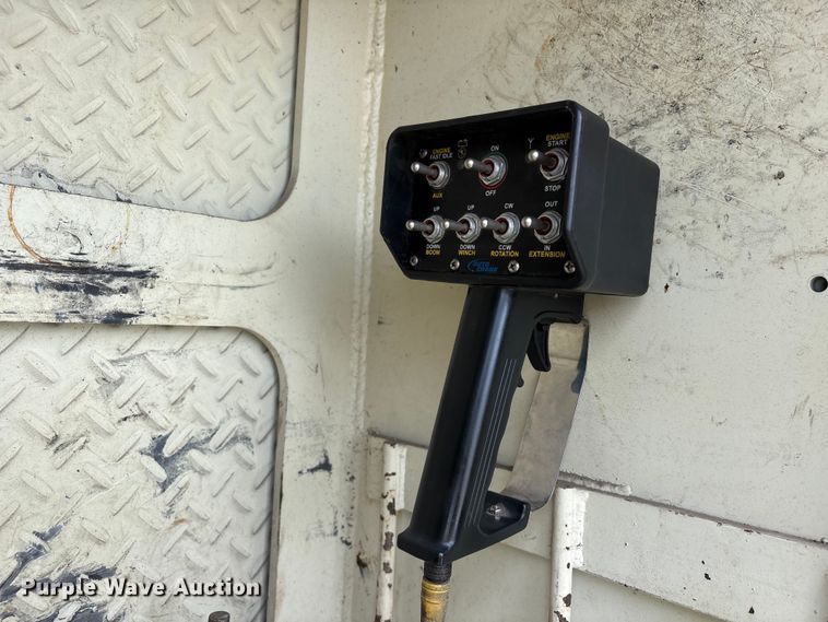 image for item YA3701 2009 Ford F750 utility / service truck