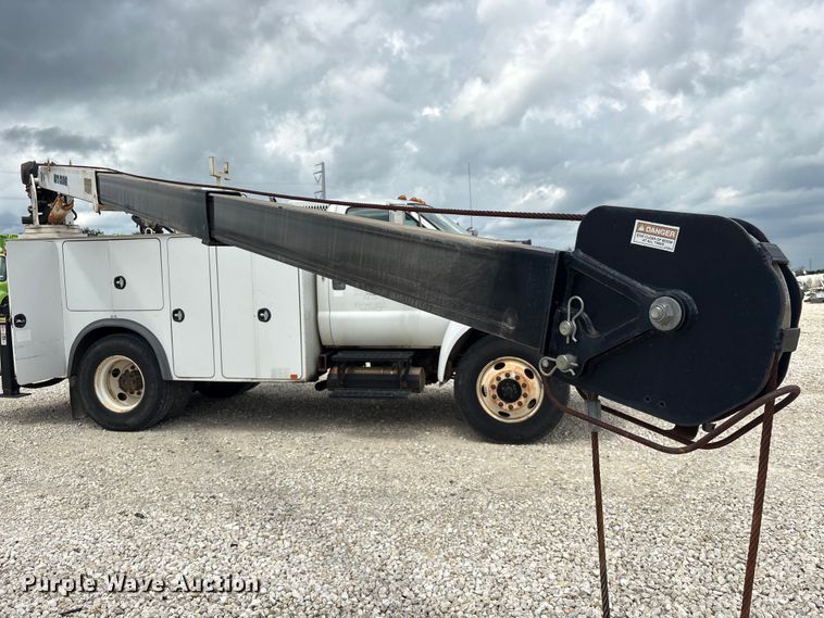 image for item YA3701 2009 Ford F750 utility / service truck