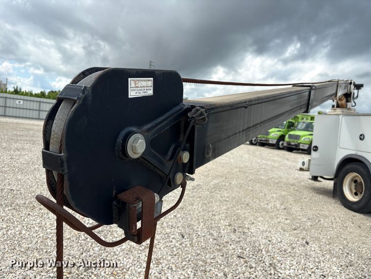 image for item YA3701 2009 Ford F750 utility / service truck