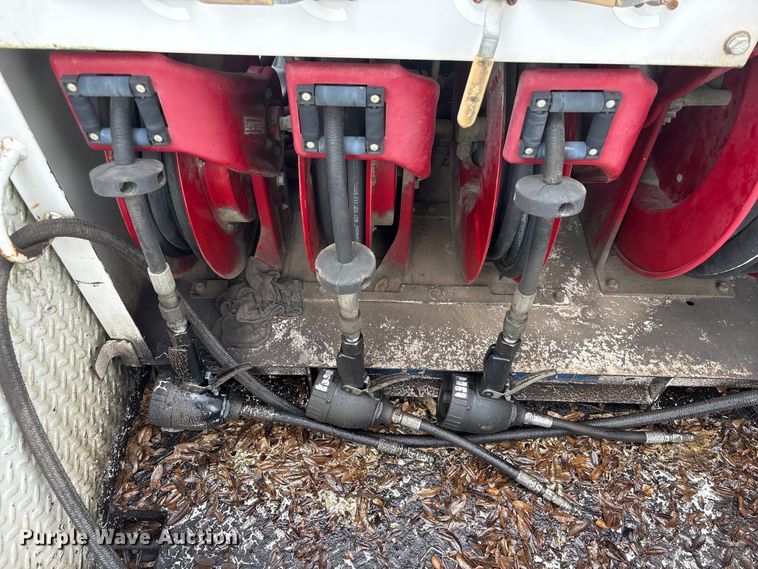 image for item YA3701 2009 Ford F750 utility / service truck