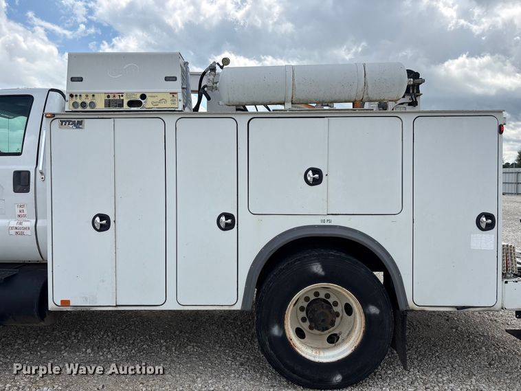 image for item YA3701 2009 Ford F750 utility / service truck