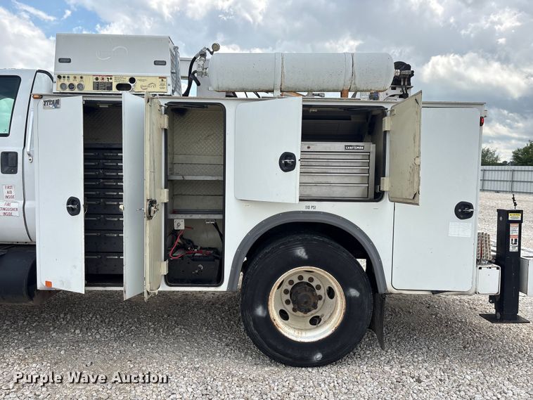 image for item YA3701 2009 Ford F750 utility / service truck