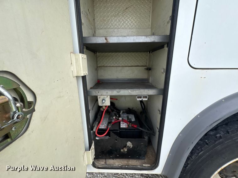 image for item YA3701 2009 Ford F750 utility / service truck