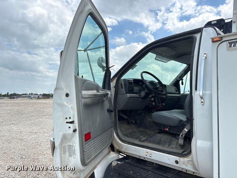 image for item YA3701 2009 Ford F750 utility / service truck
