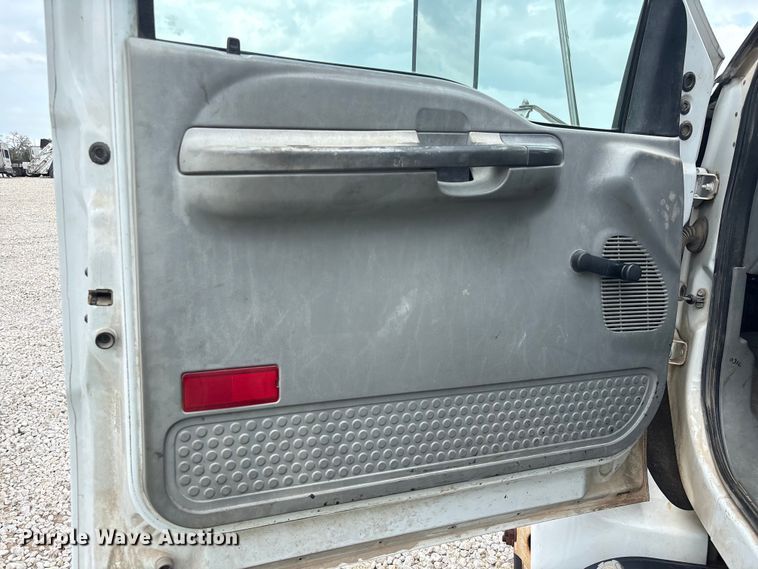 image for item YA3701 2009 Ford F750 utility / service truck