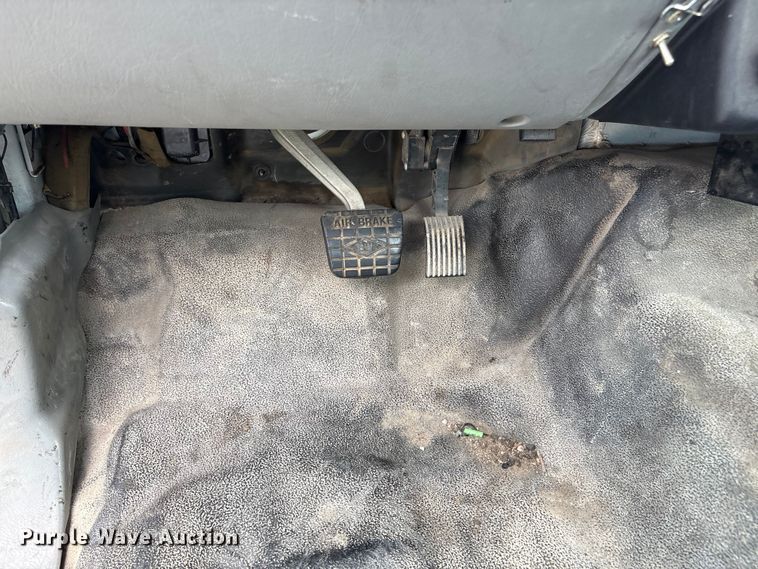 image for item YA3701 2009 Ford F750 utility / service truck
