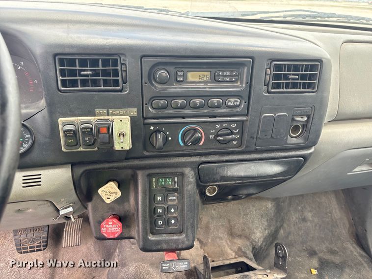 image for item YA3701 2009 Ford F750 utility / service truck