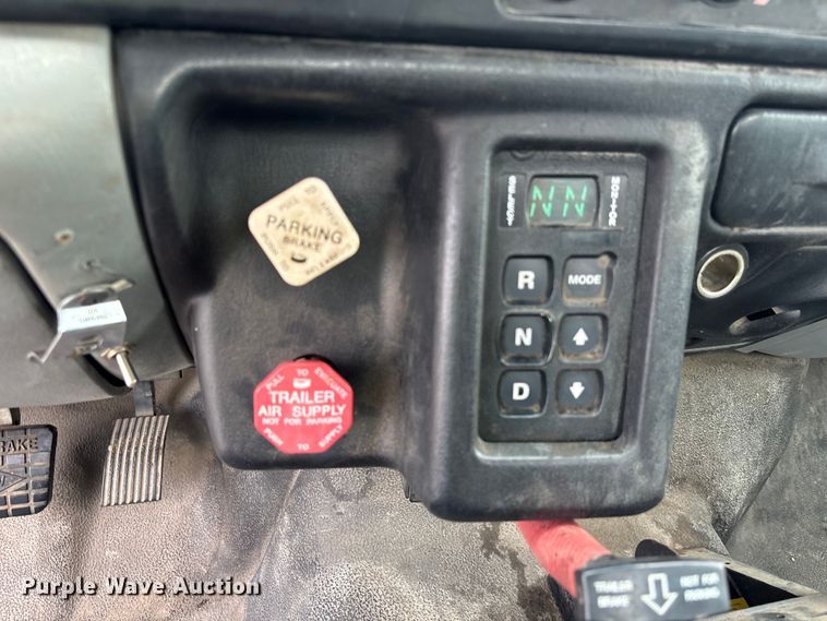 image for item YA3701 2009 Ford F750 utility / service truck