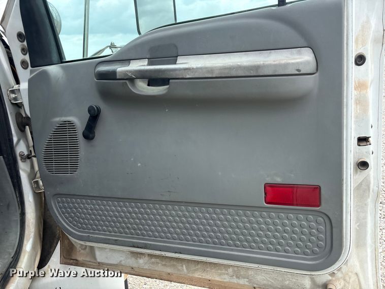 image for item YA3701 2009 Ford F750 utility / service truck