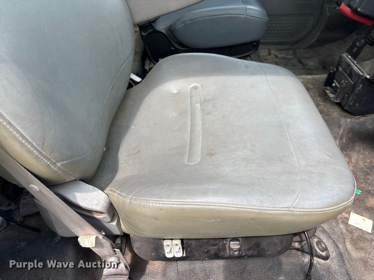 image for item YA3701 2009 Ford F750 utility / service truck