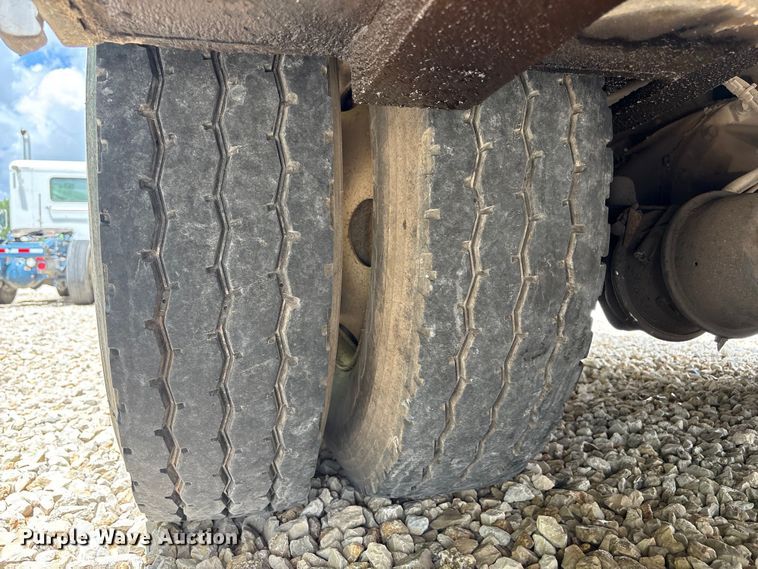 image for item YA3701 2009 Ford F750 utility / service truck
