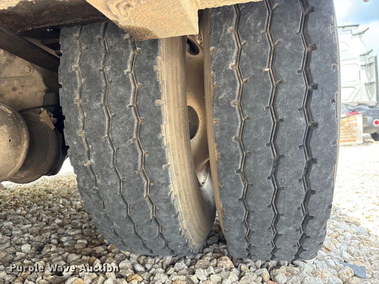 image for item YA3701 2009 Ford F750 utility / service truck