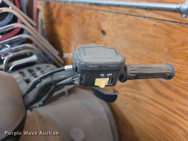 image for item ZA0805 2000 Polaris Magnum 500 ATV