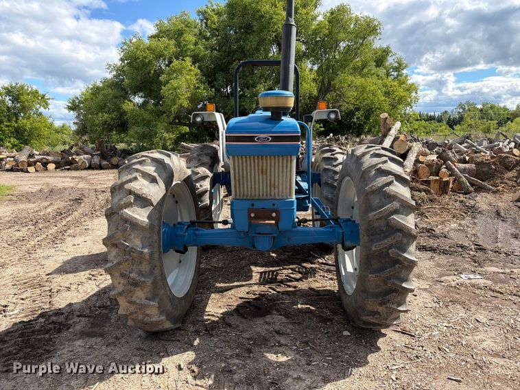 image for item DQ7902 Ford 7610 MFWD tractor