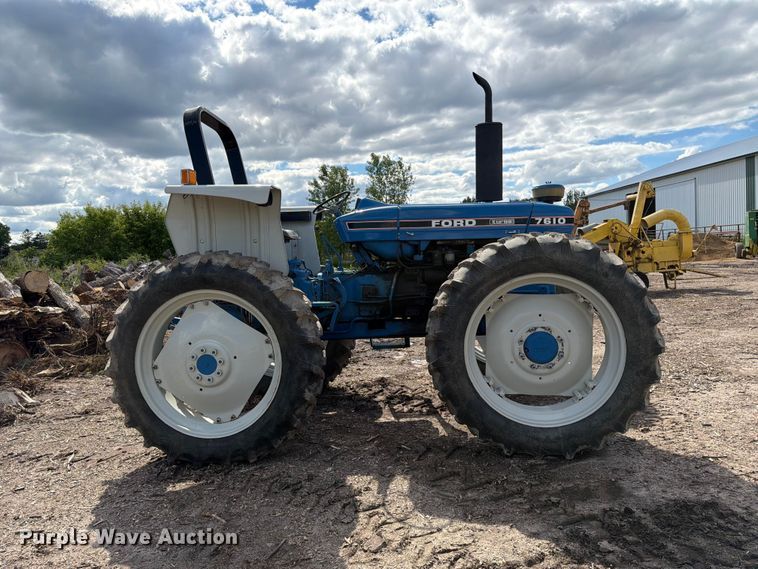 image for item DQ7902 Ford 7610 MFWD tractor