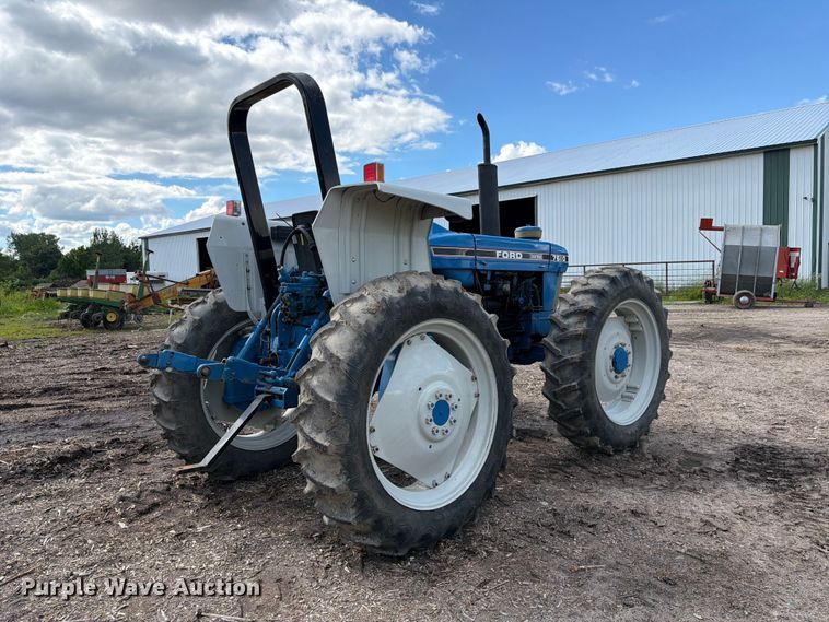 image for item DQ7902 Ford 7610 MFWD tractor