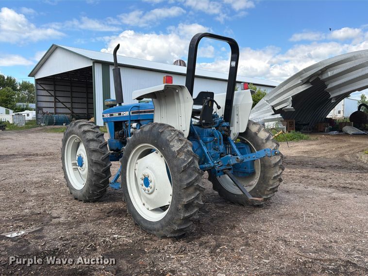 image for item DQ7902 Ford 7610 MFWD tractor