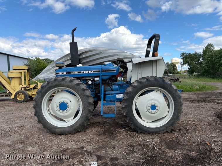 image for item DQ7902 Ford 7610 MFWD tractor