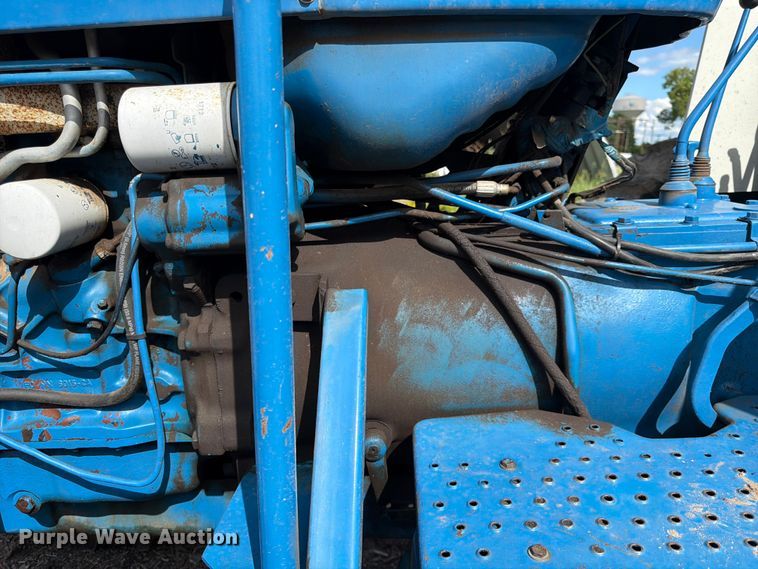 image for item DQ7902 Ford 7610 MFWD tractor