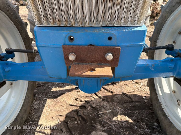 image for item DQ7902 Ford 7610 MFWD tractor