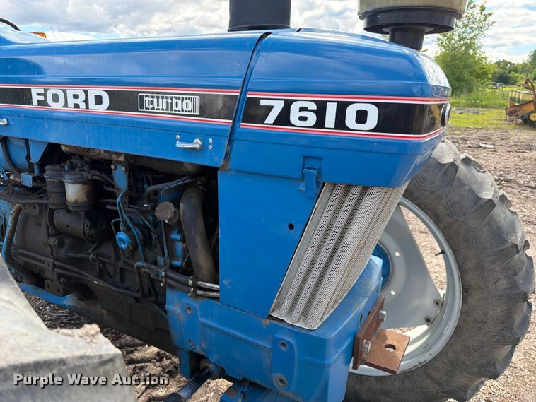 image for item DQ7902 Ford 7610 MFWD tractor