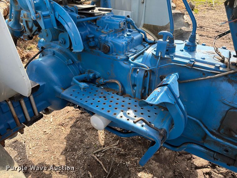 image for item DQ7902 Ford 7610 MFWD tractor