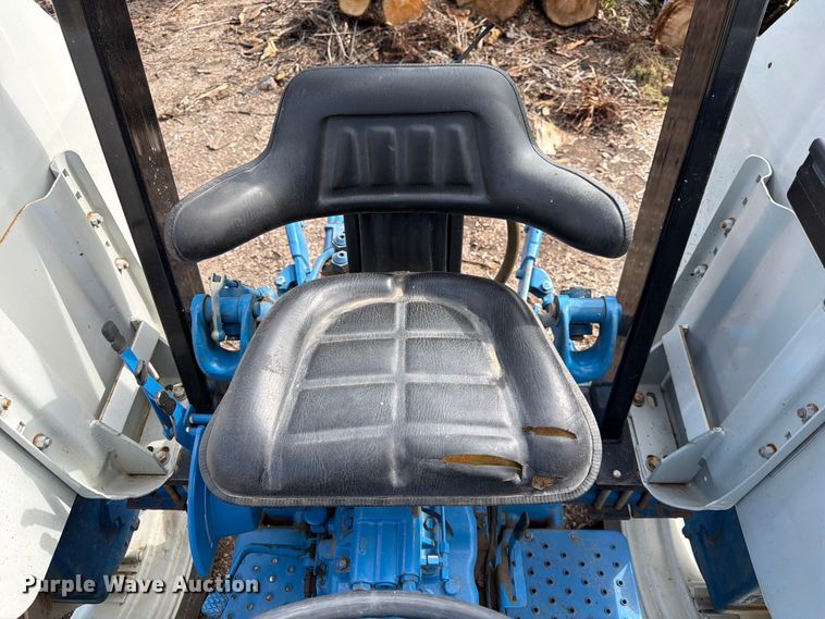 image for item DQ7902 Ford 7610 MFWD tractor