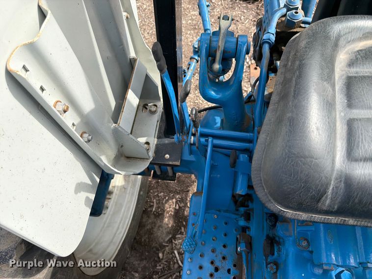 image for item DQ7902 Ford 7610 MFWD tractor