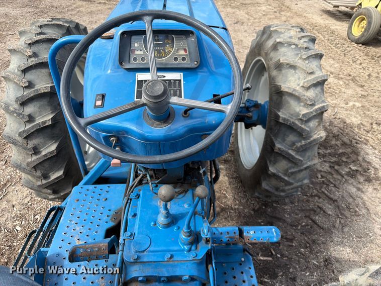 image for item DQ7902 Ford 7610 MFWD tractor