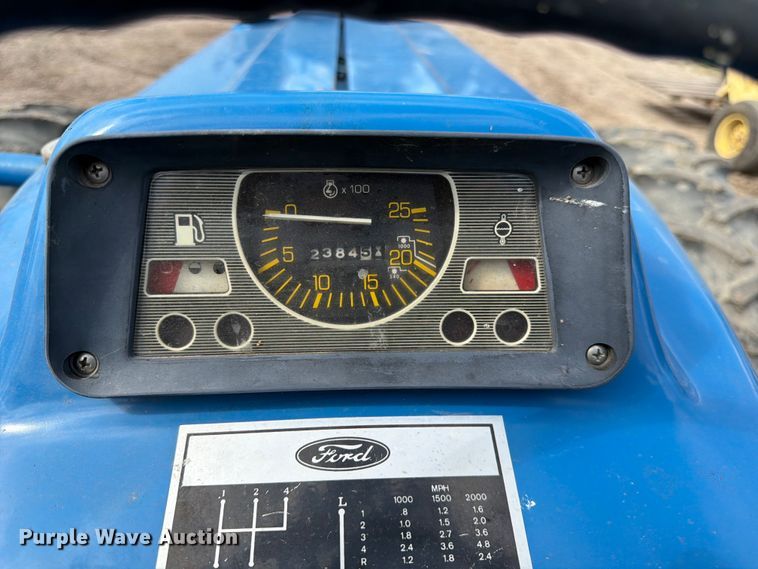 image for item DQ7902 Ford 7610 MFWD tractor