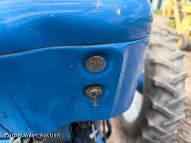 image for item DQ7902 Ford 7610 MFWD tractor