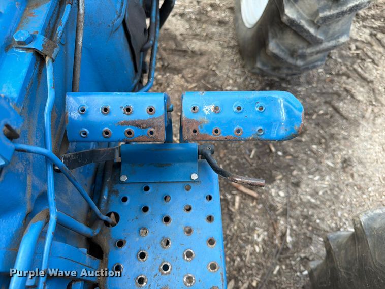image for item DQ7902 Ford 7610 MFWD tractor