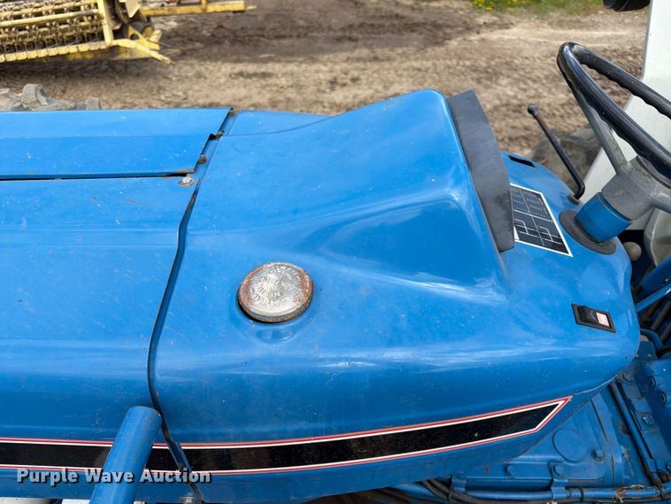 image for item DQ7902 Ford 7610 MFWD tractor