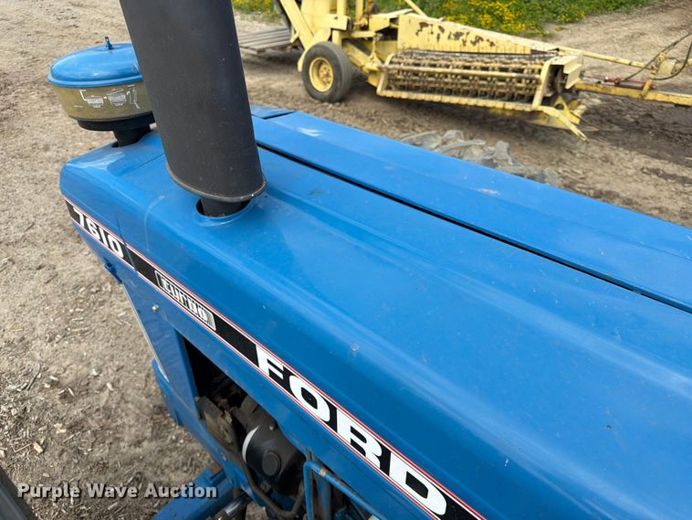 image for item DQ7902 Ford 7610 MFWD tractor