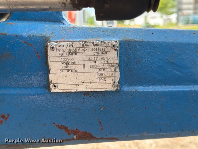 image for item DQ7902 Ford 7610 MFWD tractor